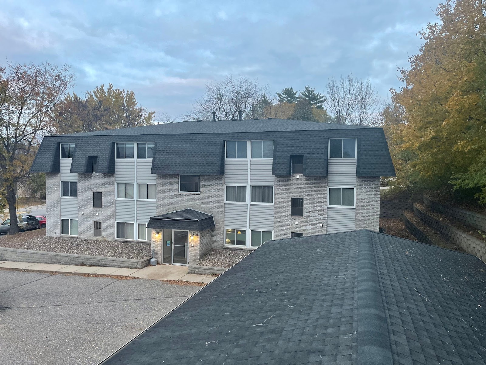 Shingle roofs on a multifamily property in Level Edge Construction's project photo